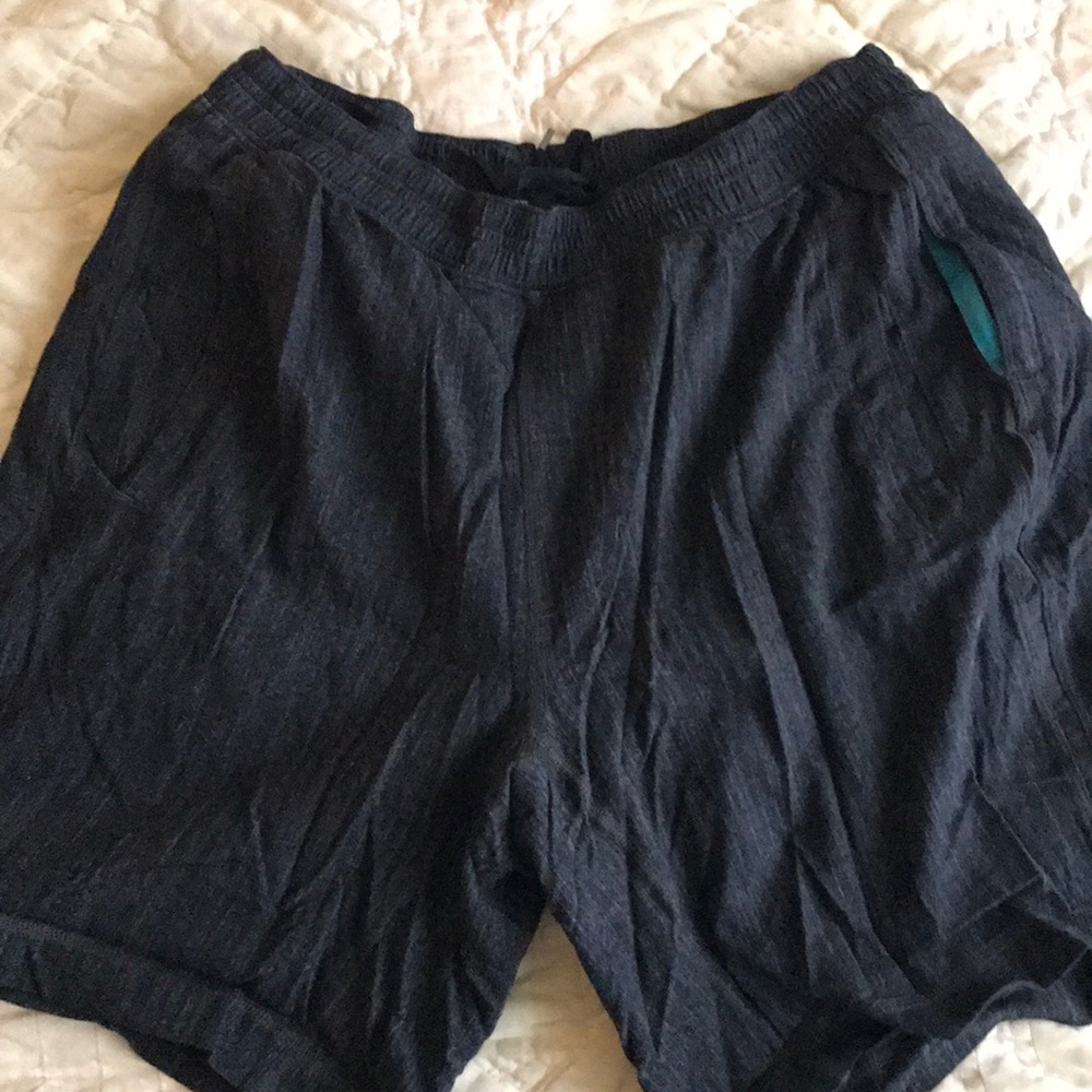Lululemon lines pace breaker shorts